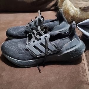 Adidas Ultraboost 22 Running Shoes